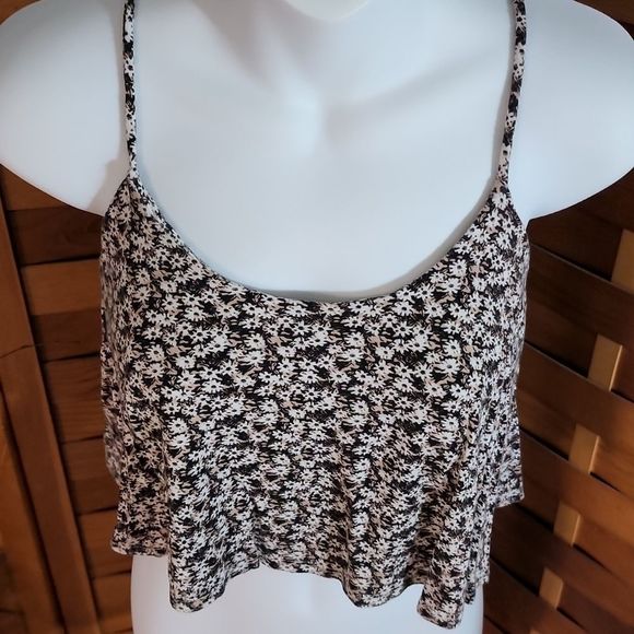 Nollie brand crop top - Picture 2 of 8